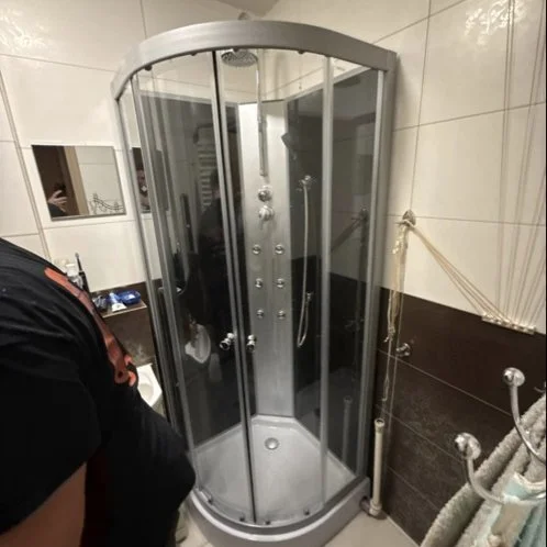 Bateria prysznicowa w kabinie narożnej — DobryHydraulik Łódź