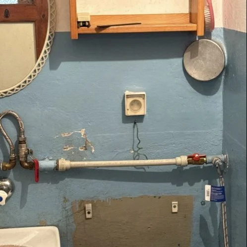 Instalacja wodna i kanalizacyjna na ścianie — DobryHydraulik Łódź